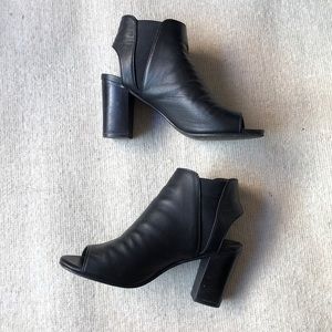 Steve Madden booties peep toe black